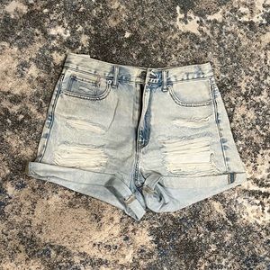 American Eagle Light Wash Distressed Mom Short | Size 6